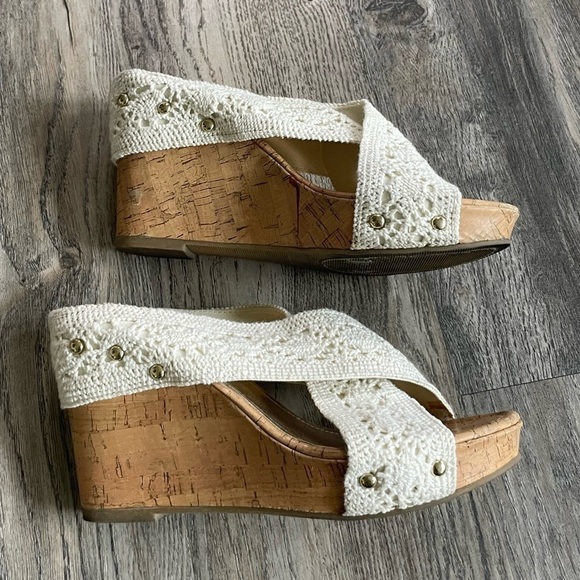 Madden Girl Cream Criss Cross Fabric Nautic Women’s Faux Cork 4” Wedge, size 8 - Picture 2 of 6